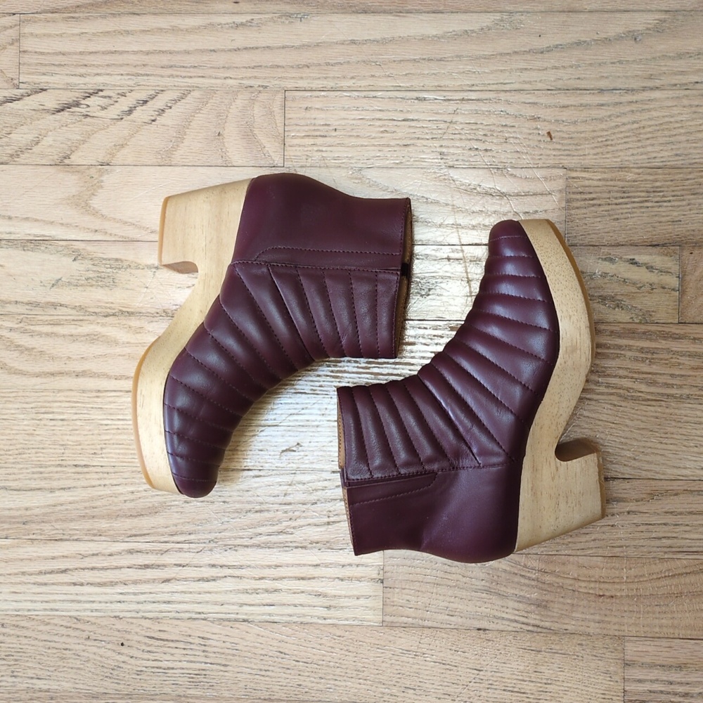 NWOT Beklina Ribbed Boot